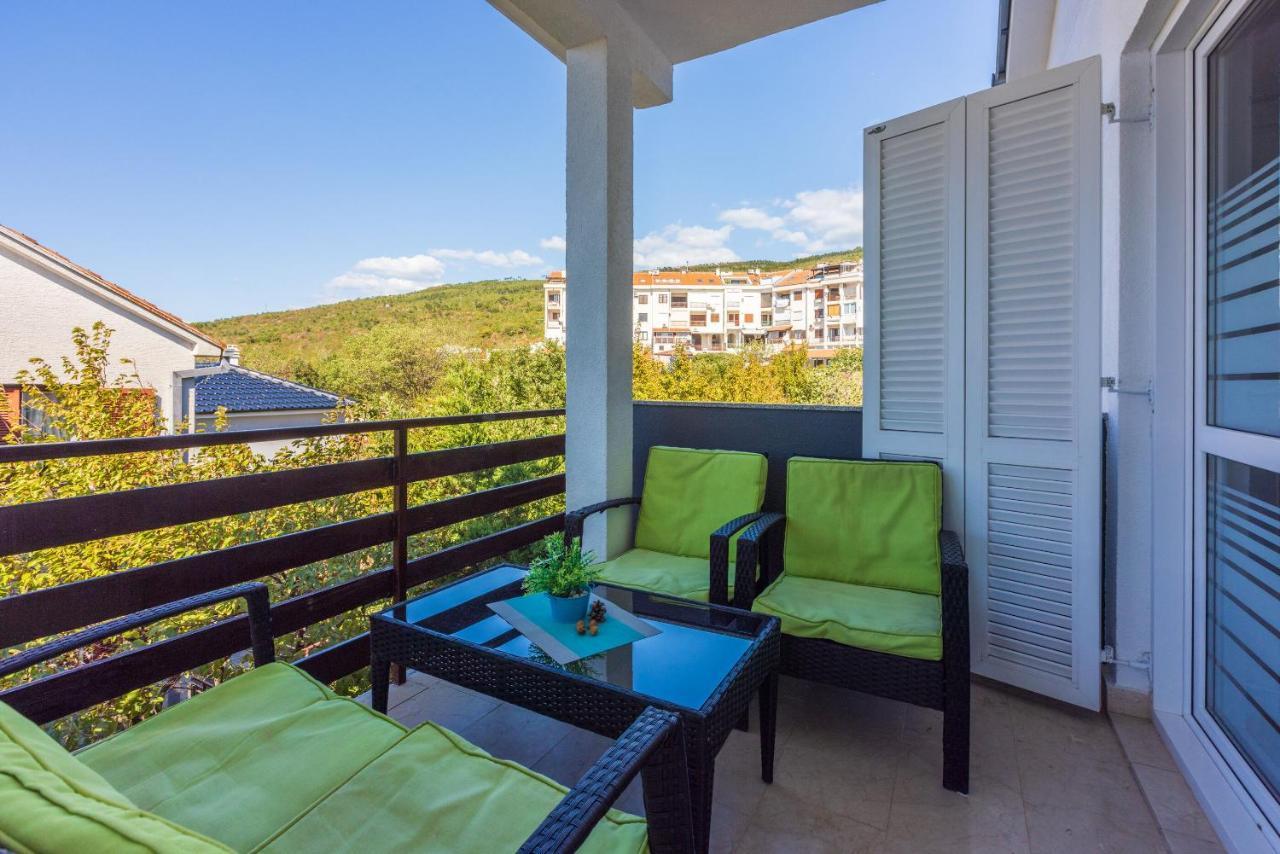 Apartments Pera Selce Exterior photo